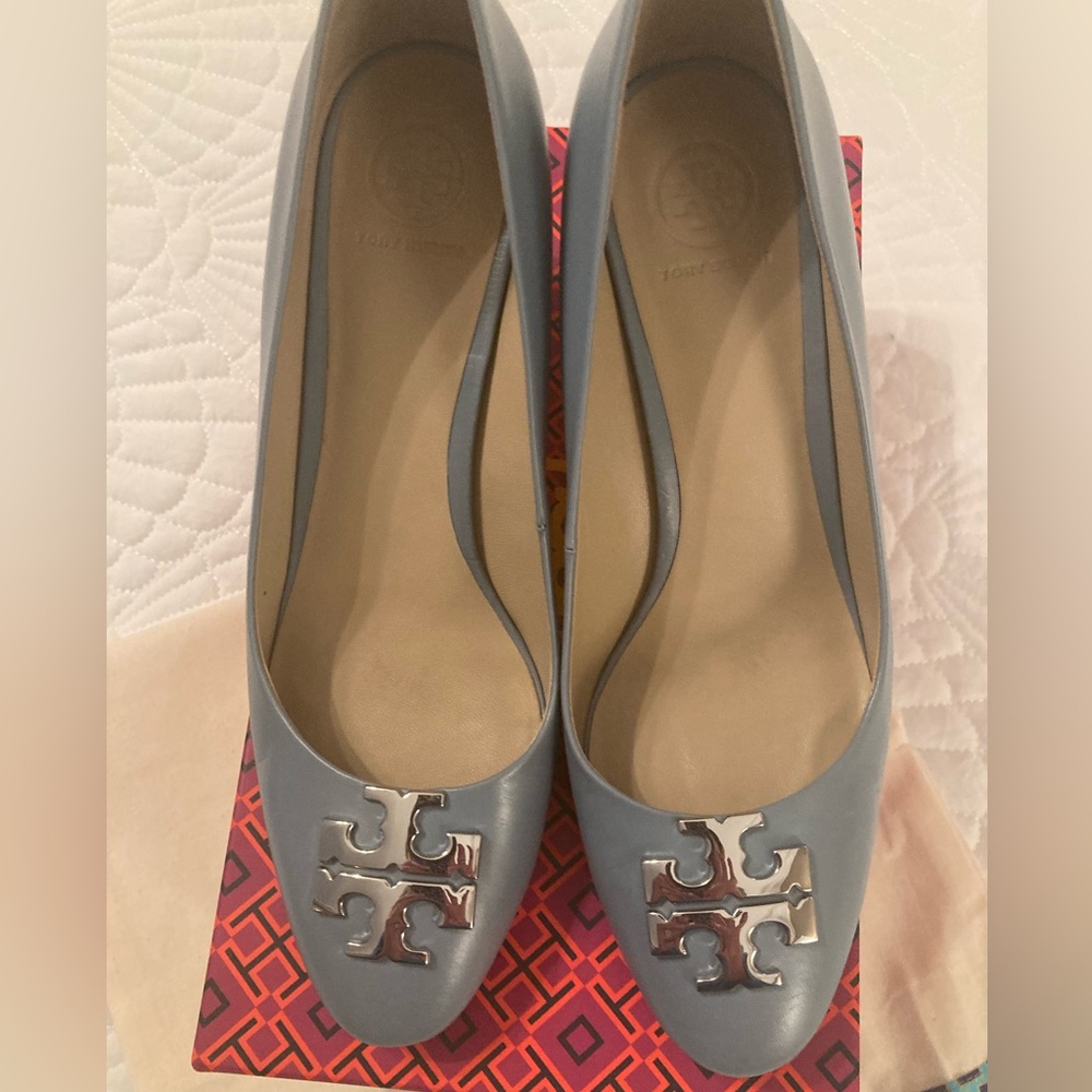 Tory Burch Brook Raleigh 70MM Pumps 8.5
Like New